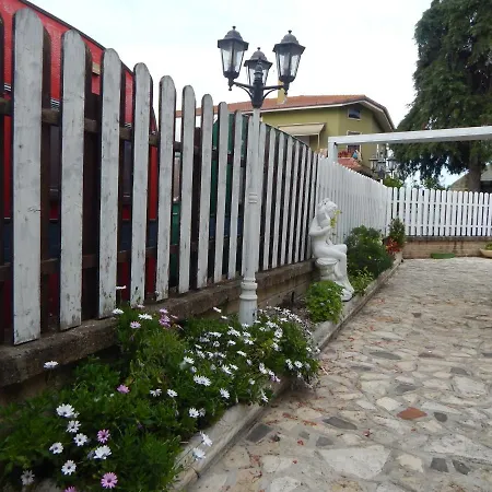 Holiday home Bungalous Nella Campagna Di Roma Minimun 4 Persons